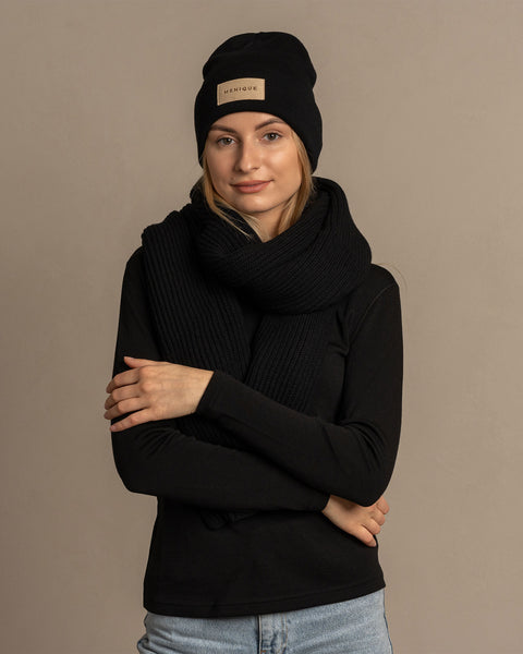 Woman wearing merino wool long sleeve top and knitted merino wool beanie with MENIQUE logo