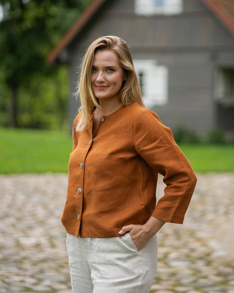 Kavaj med knappar Alice