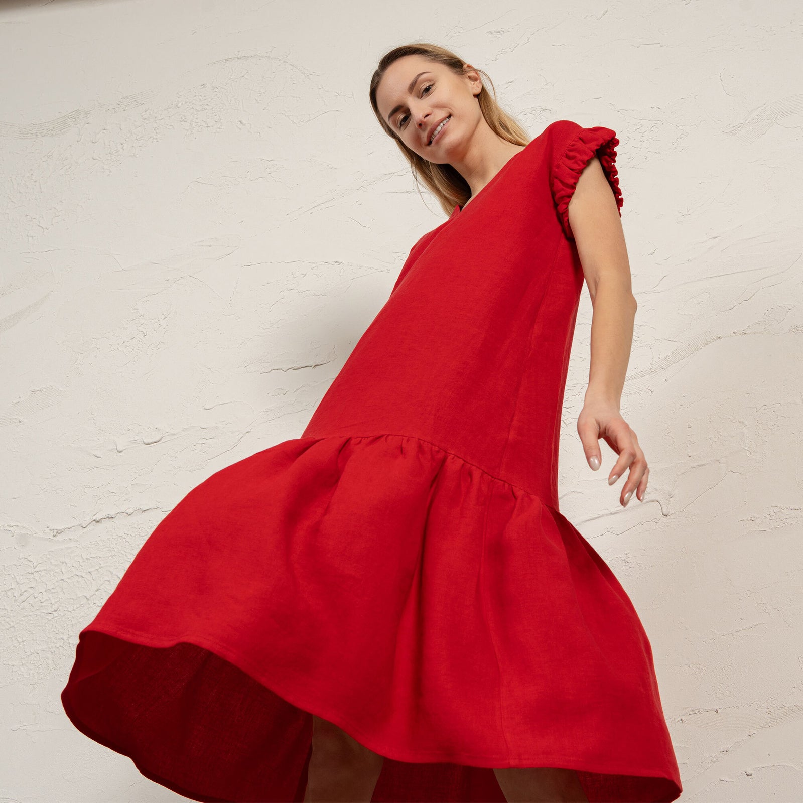 Linen Dress with Ruffles Victoria in pure red
