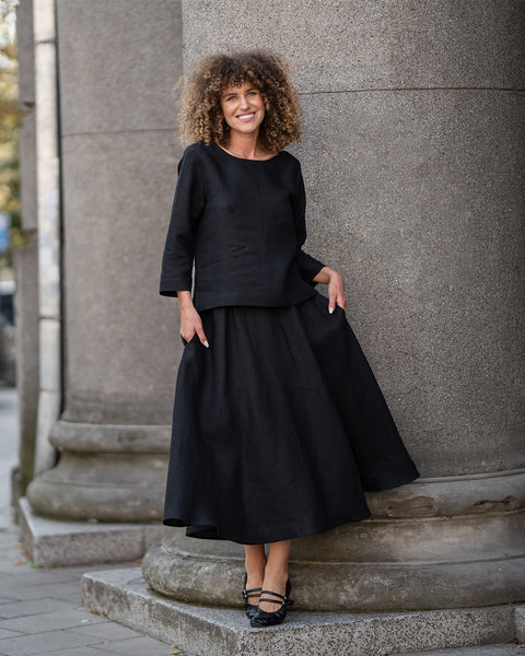 The menique women&#39;s linen skirt EVELYN in black color.
