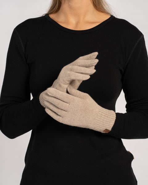 Elegant women’s cashmere short gloves in creamy beige, made from soft and warm knit. Luxurious lightweight gloves perfect for cold weather comfort and everyday wear.