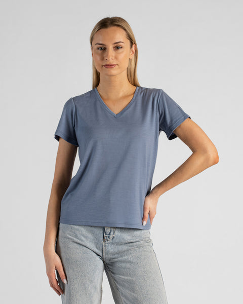 Dam T-shirt i merinoull med V-ringning och normal passform